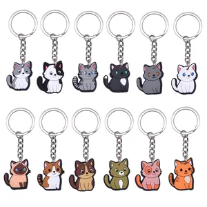 Set di 12 portachiavi a forma di gatto in PVC con varie razze e anelli in metallo