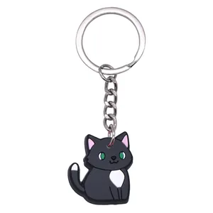 Simpatico portachiavi a forma di gatto nero in morbido PVC con occhi verdi e anello