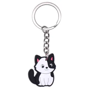 Simpatico portachiavi a forma di gatto in PVC bianco e nero con orecchie rosa su bianco