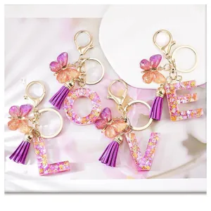 Porte-clés LOVE en résine avec paillettes, fleurs séchées et pompons violets chic