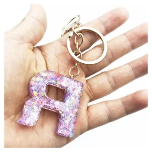 Porte-clés lettre R en résine scintillante avec paillettes violettes et chaîne dorée