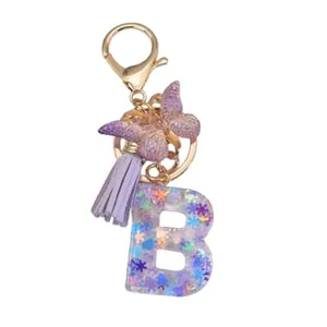 Porte-clés lettre B en résine avec pompon violet, papillon et paillettes dorées