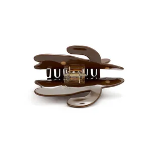 Pince à cheveux en acétate marron avec design ondulé et ressort doré pour femmes