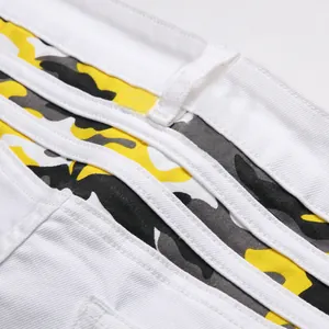 Jean slim blanc pour homme avec patchwork camouflage jaune et coutures de qualité