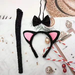 Vue détaillée du kit de déguisement chat à paillettes noires avec oreilles et queue