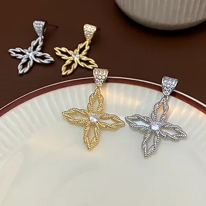 Elegante Blumen-Ohrhänger mit Zirkonia in Gold und Silber-Optik für Damen