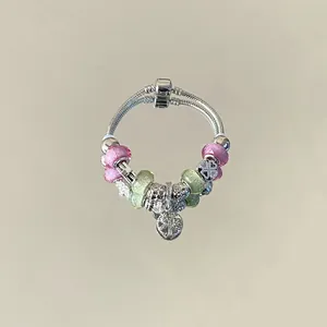 Bracciale a catena a serpente argento con perle rosa e verdi e ciondolo albero