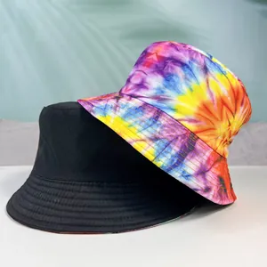 Cappello a secchiello reversibile con tie-dye colorato e design in tela nera tinta unita