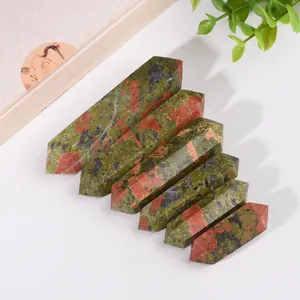 Set di sei punte di cristallo unakite lucido con texture di pietra screziata rosa e verde