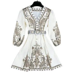 Boho-Maxikleid mit Paisleymuster, V-Ausschnitt, Laternenärmeln und passendem Gürtel