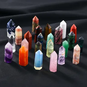 Set di pilastri in cristallo naturale esagonale per la guarigione e decorazioni meditative