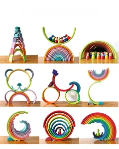 Neun kreative Bauformen aus 12-teiligem Regenbogen-Stapelspielzeug aus Holz mit Puppen