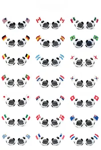 Affichage à plat de lunettes de soleil de football avec divers drapeaux nationaux du monde