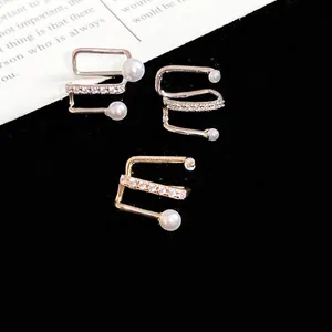 Elegant zircon and pearl ear cuff for non-pierced ears in gold and silver finish