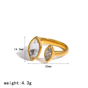 Dettaglio anello in acciaio dorato con zirconi marquise, mostra dimensioni e peso