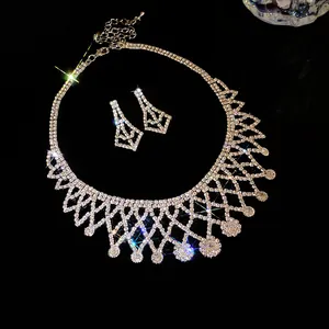 Elegant silver rhinestone necklace and earrings jewelry set for luxury wedding parties
