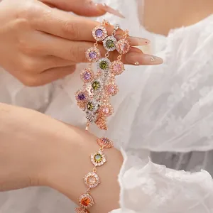 Elegante bracciale tondo placcato oro rosa con zirconi cubici e pietre multicolore