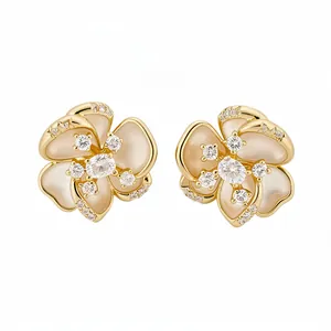 Pendientes de botón con forma de flor chapados en oro y circonitas de estilo retro