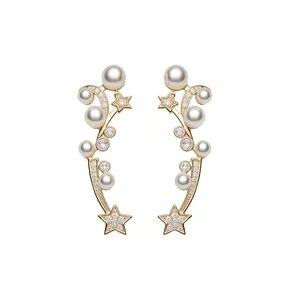 Élégantes boucles d'oreilles célestes en forme d'étoile et perle avec zircons dorés