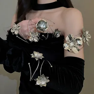 Vintage European Metallic Leaf Flower Arm Cuff Hollow Iron Bangle Bracelet Adjustable Open Upper Arm Jewelry For Women Party