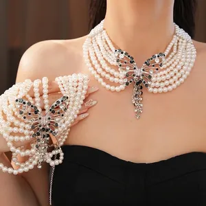 Collana di Perle Artificiali Multistrato Lusso Euro-Americano Pendente Farfalla Traforata Strass Gioielli Esagerati da Donna