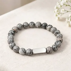 Personalisiertes Landkartenstein-Armband mit gravierter Edelstahl-Namensplatte
