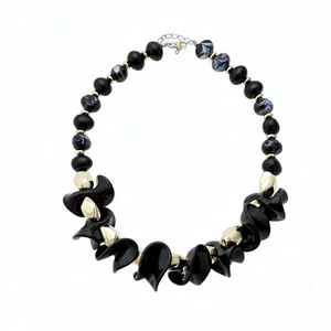 Collier plastron audacieux avec perles acryliques géométriques pour femmes
