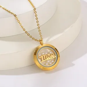 Close-up of gold stainless steel necklace with Mãe pendant and pearls.