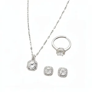 Elegante set di gioielli in zircone quadrato con collana, anello e piccoli orecchini