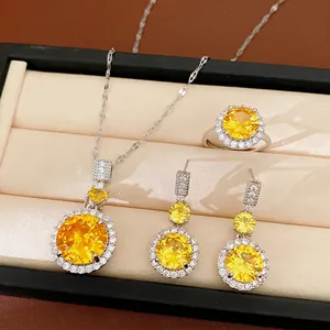 Set di Gioielli in Rame Zirconia Tonda Collana Orecchini a Bottone Anello per Donne Vintage Halo Catena della Clavicola Accessori Set da 3 Pezzi
