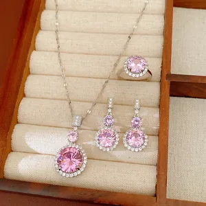 Ensemble de bijoux élégants avec pierres en zircone rose collier boucles d'oreilles bague