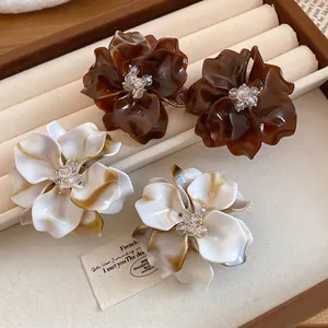 Acrylic crystal beaded flower stud earrings in amber and marble white patterns
