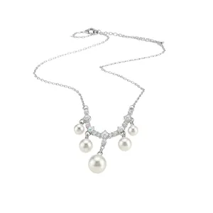 Elegante Halskette aus Sterlingsilber mit schimmernden Perlen und Zirkonsteinen, minimalistisch