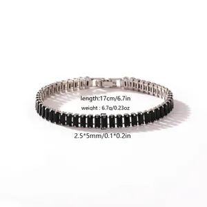 Detaillierte Abmessungen und Gewicht des minimalistischen 18k vergoldeten Tennisarmbands
