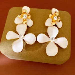 Eleganti Orecchini a Bottone in Lega con Strass e Smalto a Forma di Fiore con Perno in Argento Oro Bianco Gioielli Floreali da Donna