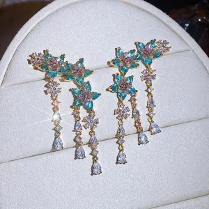 Eleganti orecchini a nappa floreale con zirconi blu e rosa in stile vintage da palazzo