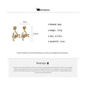 Detailed product parameters of gold crab stud earrings with measurements and alloy material