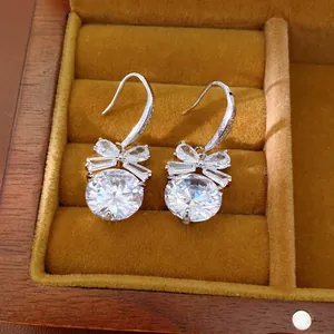 Élégantes Boucles d'Oreilles Crochets Rondes avec Nœud en Zirconia pour Femmes Cuivre Plaqué Argent Luxe Léger Mode Bijoux Cadeau