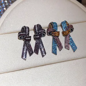 Orecchini a perno a forma di fiocco con strass scintillanti per donna, vari colori