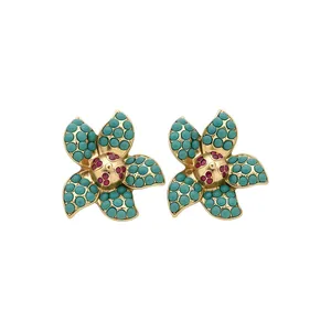 Orecchini a lobo vintage a fiori color oro con perle in resina turchese e pietre rosse