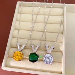 Luxury Copper Zirconia Alphabet V Geometric Round Pendant Necklace For Women Elegant Simple Clavicle Chain Jewelry Gift