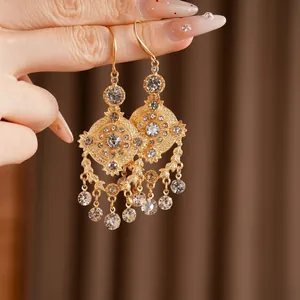 Boucles d'oreilles pendantes style palais ajourées avec motif de blé et strass brillants