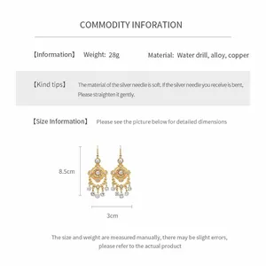 Infos détaillées taille et matière pour boucles d'oreilles royales en or avec cristaux