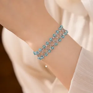 Elegante bracciale a maglia in perline di vetro rotonde azzurre per gioielli donna
