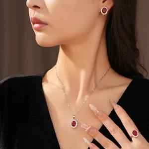 Parure de bijoux en zircon rouge ovale comprenant collier, bague et boucles d'oreilles