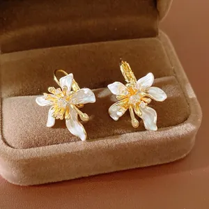 Elegant Zirconia Enamel Flower Ear Buckles For Women Copper Gold Plated White Floral Stud Earrings Fashion Jewelry Gift