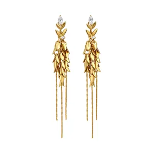 Elegante goldene Weizenähren Quasten Ohrclips mit Zirkonia-Akzenten für Damen Mode.