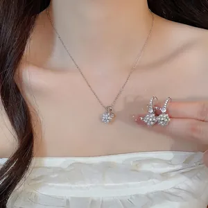 Collier Fleur Et Boucles d'Oreilles Créoles Style Coréen Avec Perle Artificielle Zirconia Alliage Tige Argent Femmes