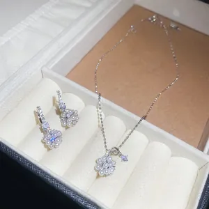 Ensemble collier et boucles d'oreilles créoles avec fleurs en zircon et perles style coréen