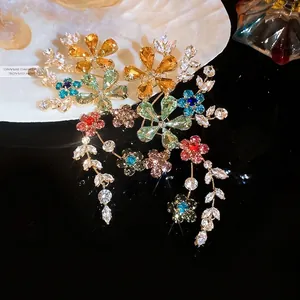 Boucles d'oreilles fleurs colorées de luxe avec oxydes de zirconium